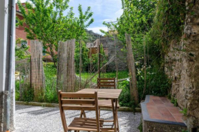 ALTIDO Family Flat with little patio, Cinque Terre, Vernazza